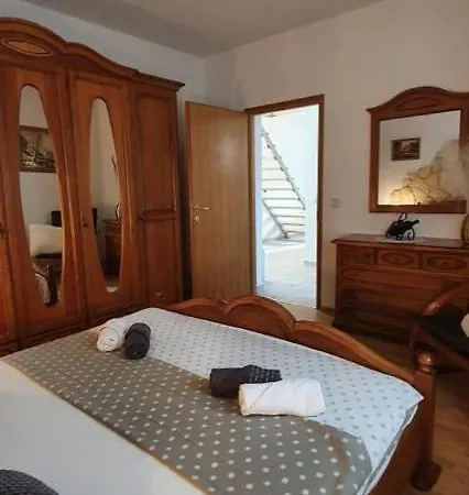Three Bedroom Between Trogir And Split Appartement *