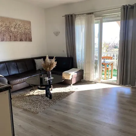Appartement Three Bedroom Between Trogir And Split *
