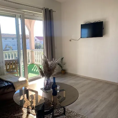 Three Bedroom Between Trogir And Split Kaštela