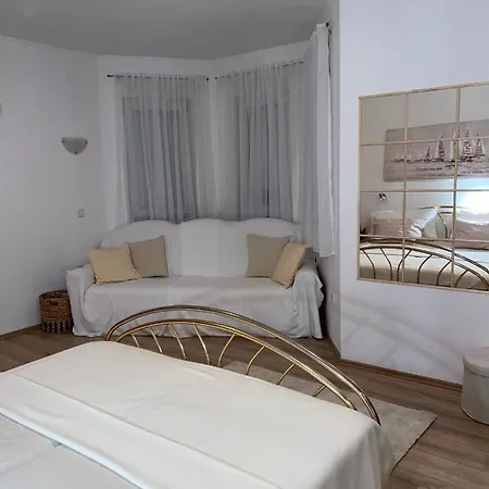 Three Bedroom Between Trogir And Split Appartement *