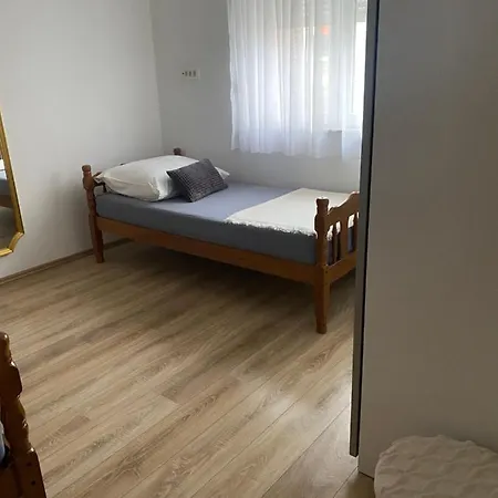 Three Bedroom Between Trogir And Split Appartement