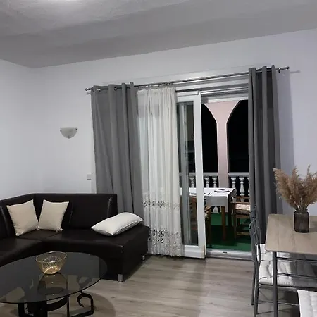 Three Bedroom Between Trogir And Split Appartement